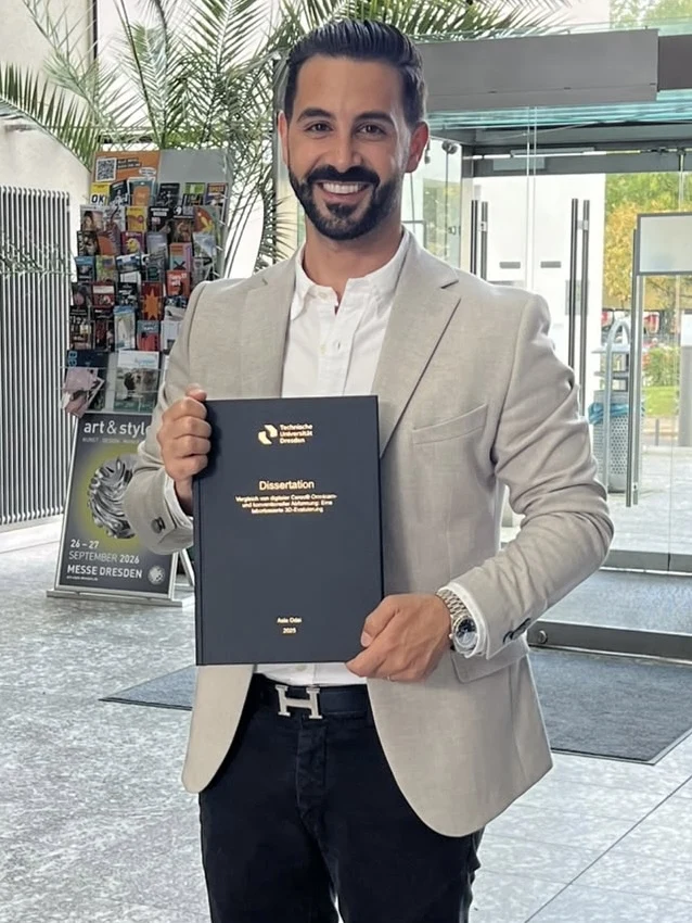 Dr. med. dent. Odai Asla mit seiner Dissertation